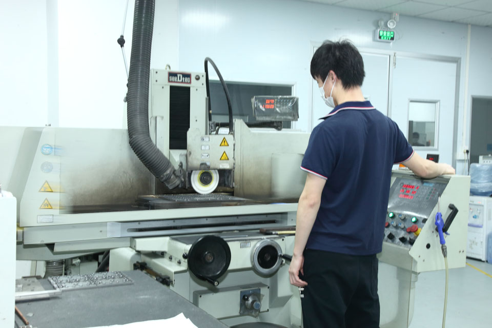 公司實力-臺灣宇青自動磨床.