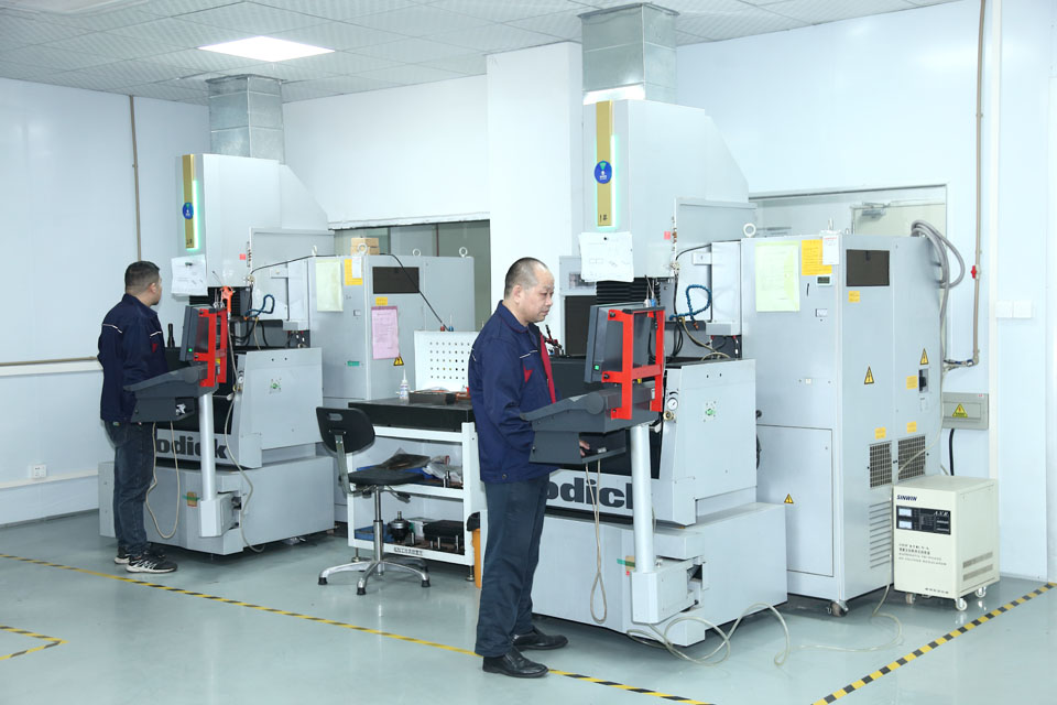 公司實力-沙迪克火花機